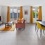 Le Petit Patio Proximite Clinique Jules Verne *